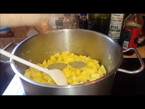 Podbité zemiaky – zemiaková kyslá polievka