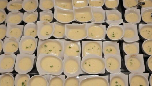 Cesnakovo sýrová polievka